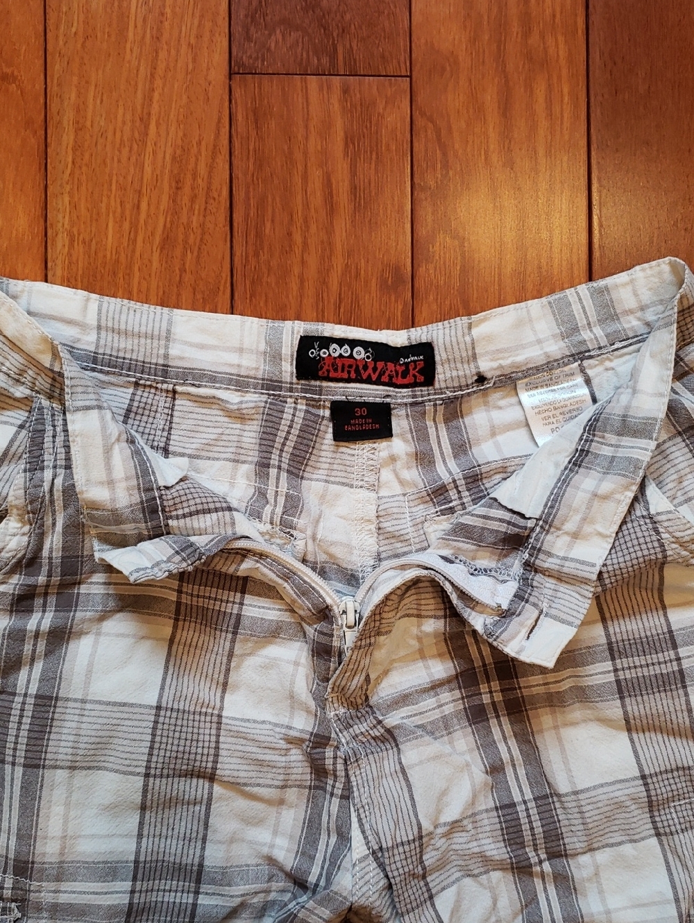 Airwalk Men's 30 plaid cargo shorts, Cotton. 9.5" - Picture 5 of 9
